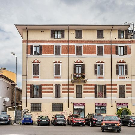 Life Is Beautiful Design Loft Navigli Romolo, Netflix, Wifi, Ac And Street Parking Apartment มิลาน ภายนอก รูปภาพ