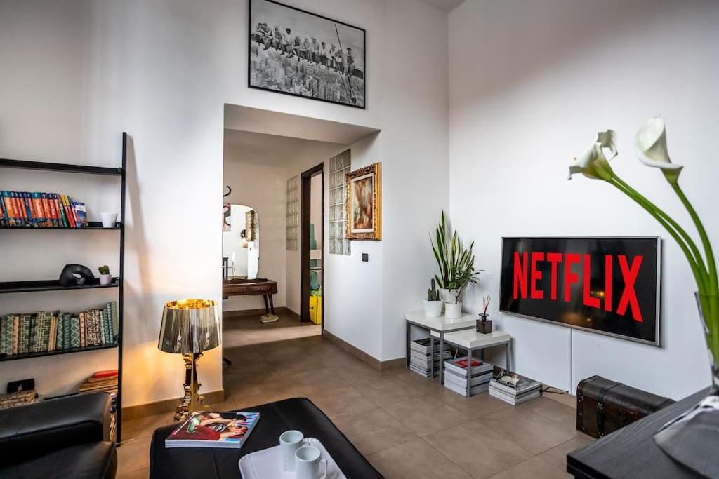 Life Is Beautiful Design Loft Navigli Romolo, Netflix, Wifi, Ac And Street Parking Apartment มิลาน ภายนอก รูปภาพ