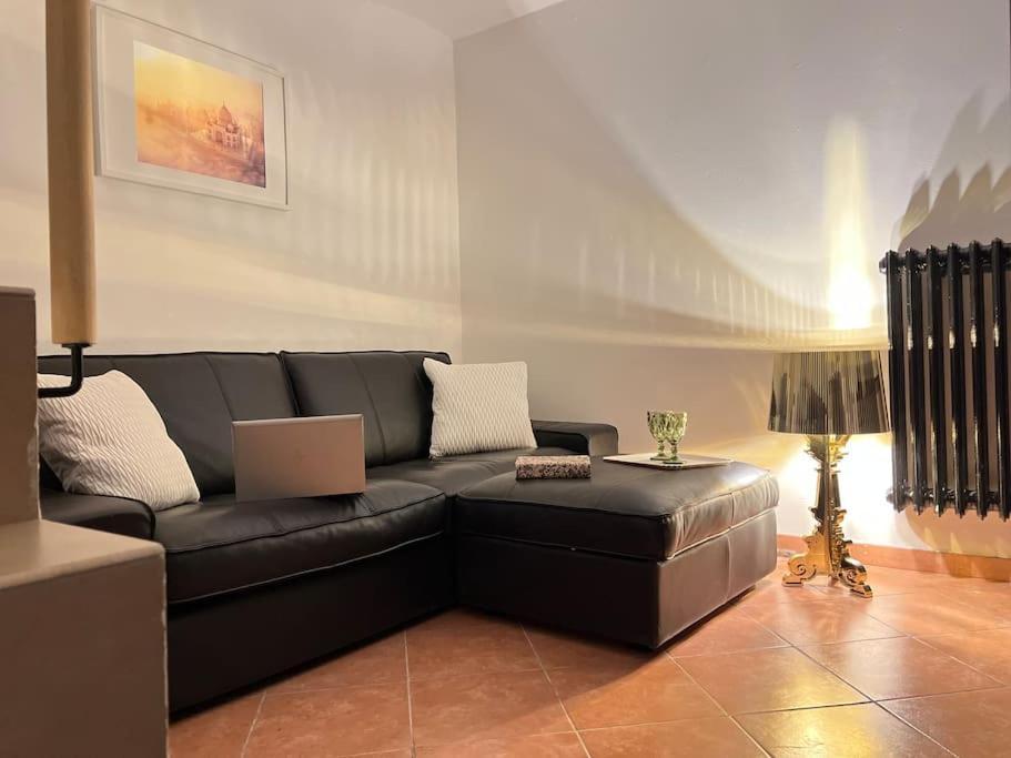 Life Is Beautiful Design Loft Navigli Romolo, Netflix, Wifi, Ac And Street Parking Apartment มิลาน ภายนอก รูปภาพ
