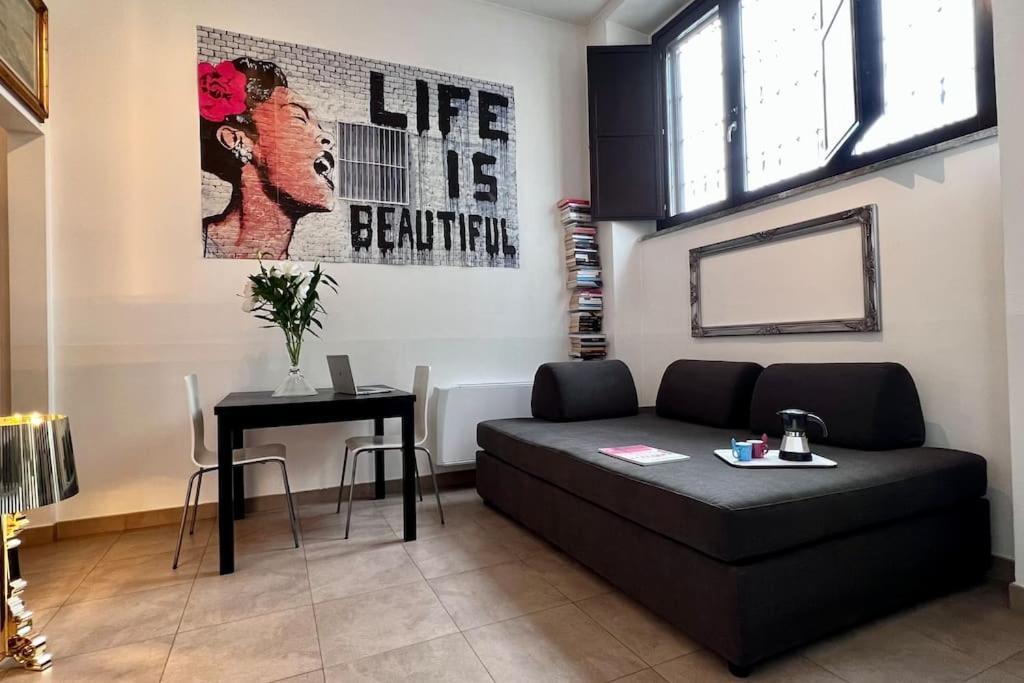Life Is Beautiful Design Loft Navigli Romolo, Netflix, Wifi, Ac And Street Parking Apartment มิลาน ภายนอก รูปภาพ