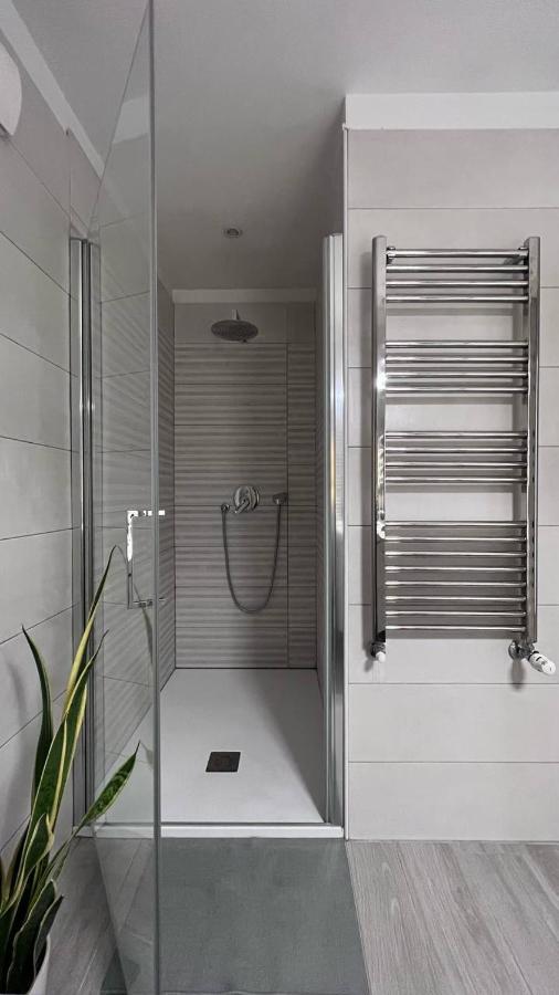 Life Is Beautiful Design Loft Navigli Romolo, Netflix, Wifi, Ac And Street Parking Apartment มิลาน ภายนอก รูปภาพ